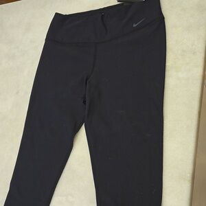 NWT Nike Legend Tight Fit Leggings Size Medium